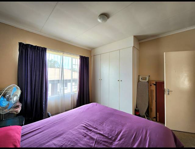 2 BEDROOM APARTMENT FOR SALE IN WILGEHEUWEL